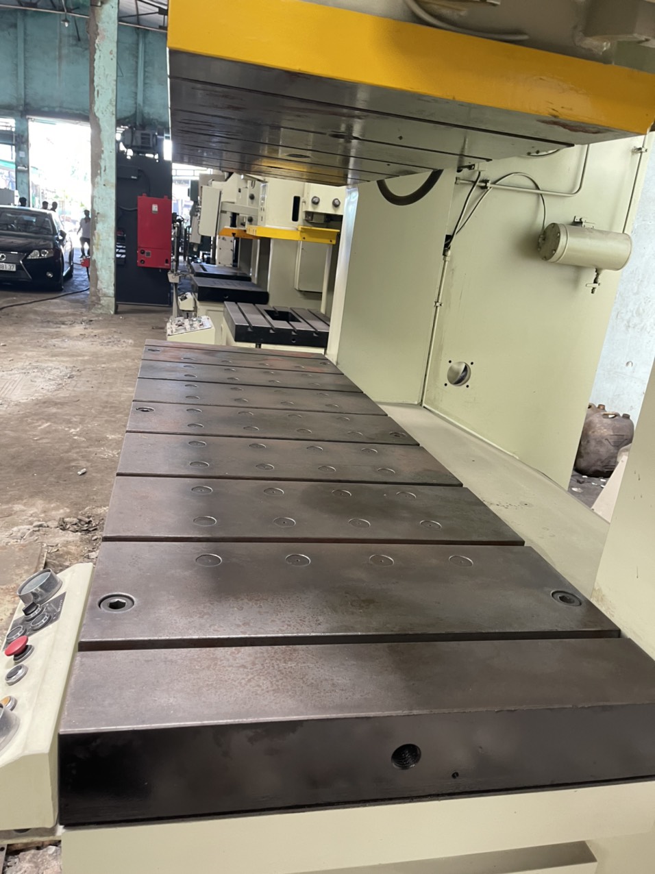 KOMATSU 2 VEN 200 TON