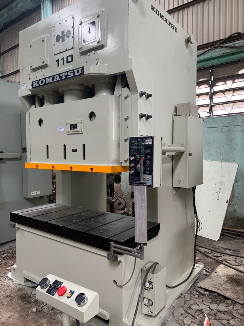 KOMATSU  110 TON
