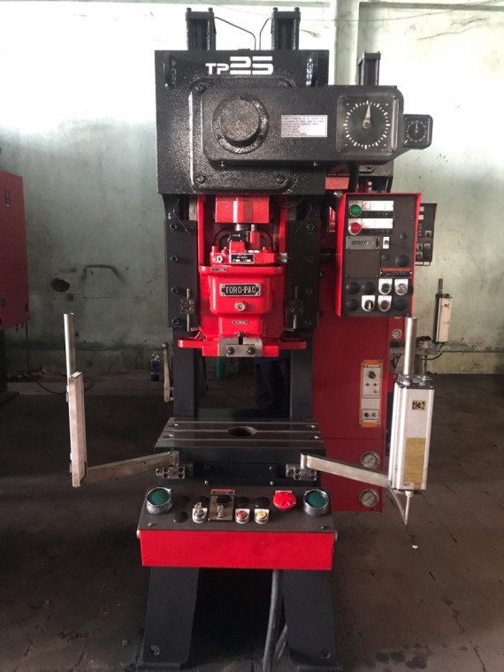 AMADA 25 TON